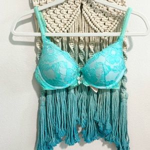 Victoria’s Secret | Body By Victoria Push up Bra